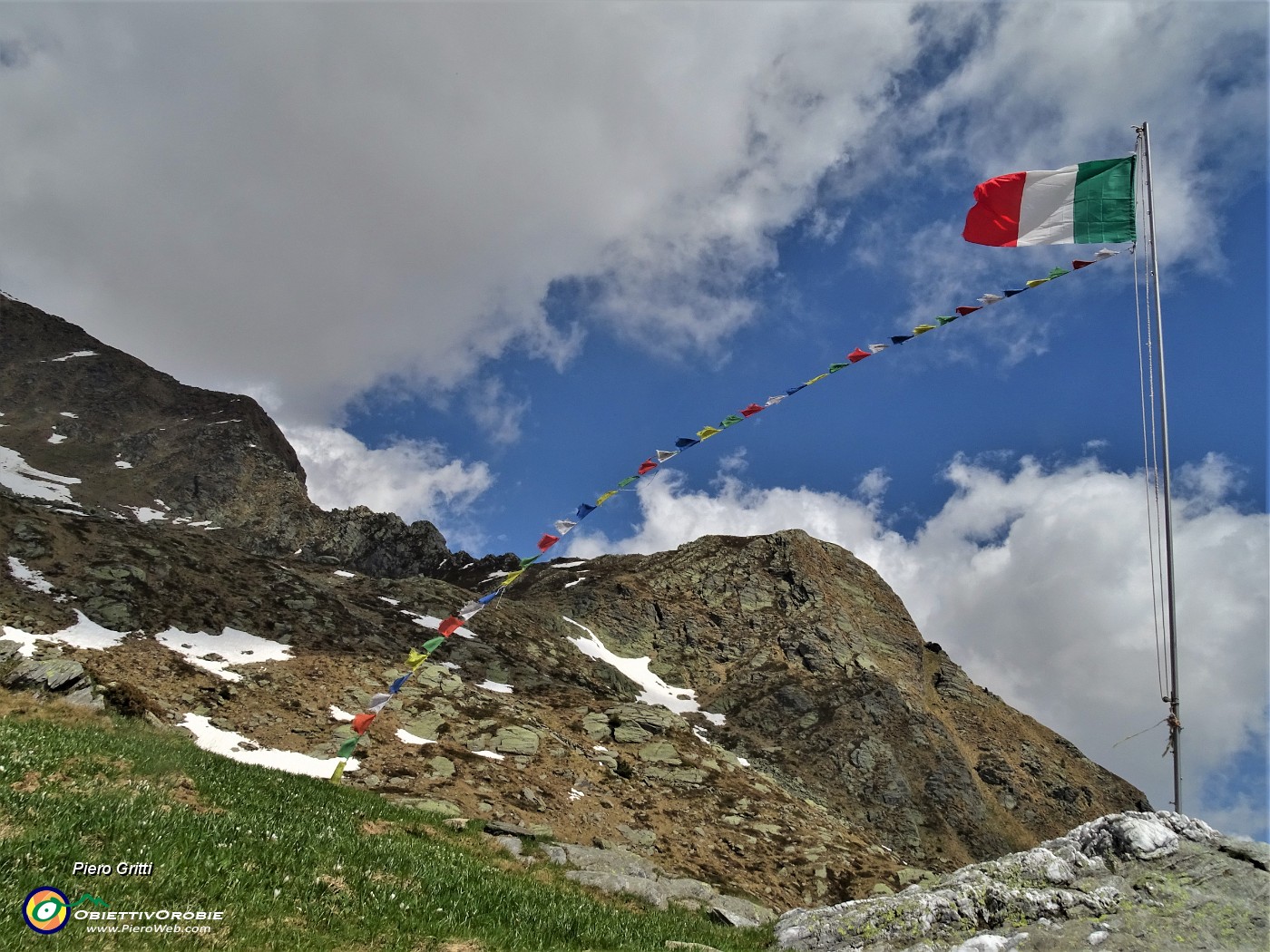 79 Al rif. Balicco sventola il tricolore con vista in Azzaredo.JPG